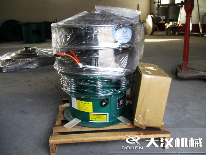 三氯蔗糖粉超聲波振動篩采用不銹鋼+碳鋼材質(zhì)的產(chǎn)品能夠更好的節(jié)省成本，同時能夠達到想要的篩分效果。